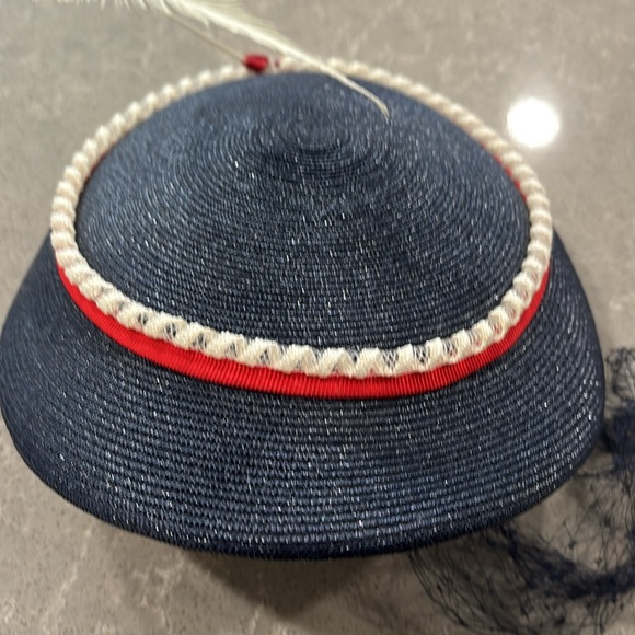 Elegant Vintage Navy Blue and Red Women's Hat with Feather Accent - Picture 2 of 8